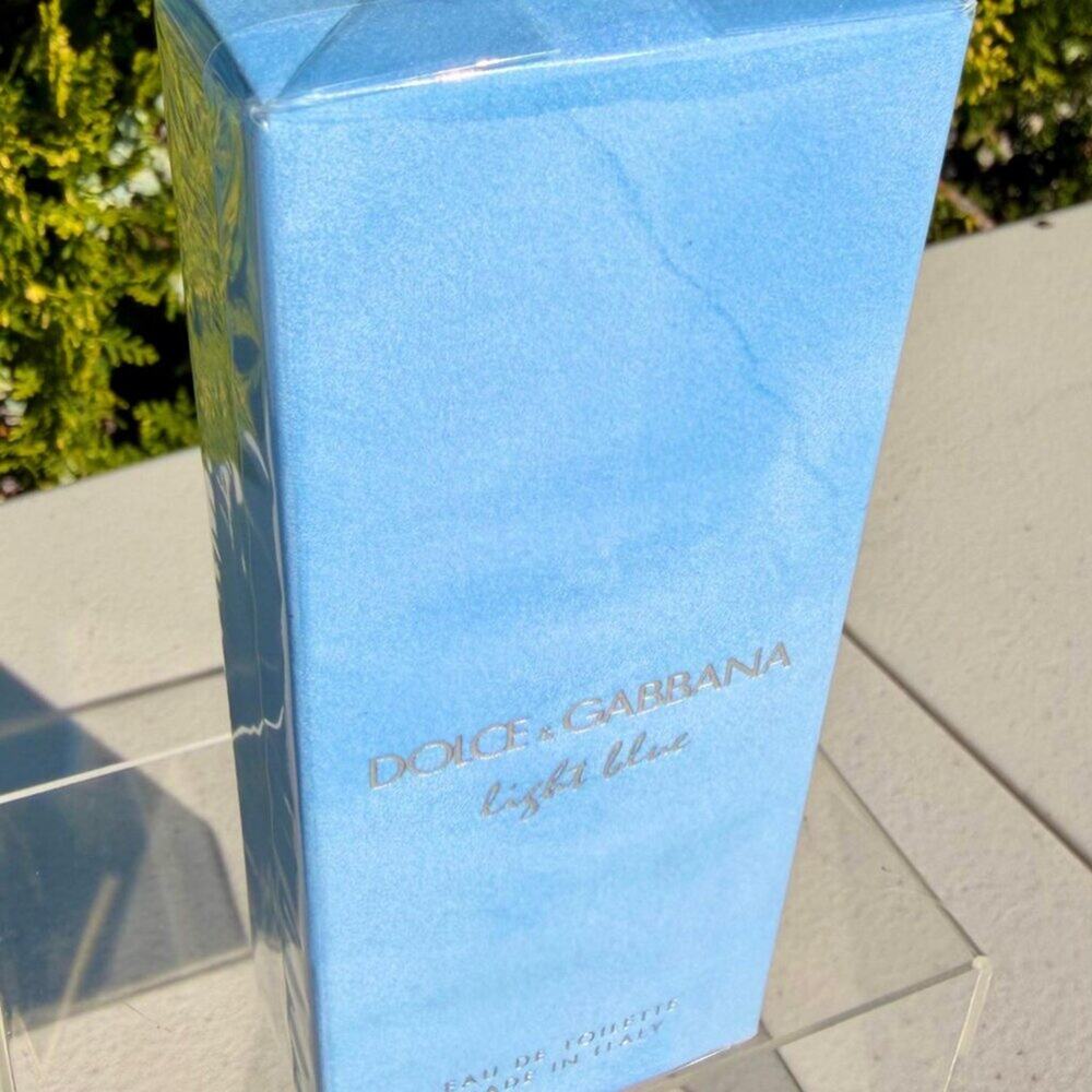 Dolce & Gabbana Light Blue Eau De Toilette Spray 50ml - Picture 2 of 3